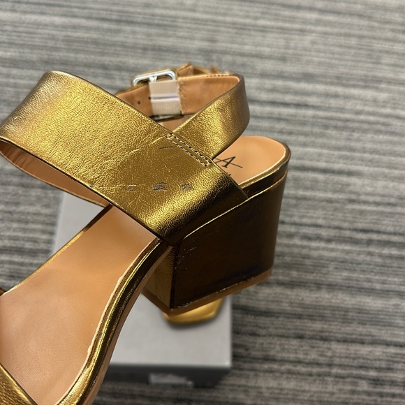 🔥🔥🔥Aquatalia Metallic Gold Leather Sandals Heels Size 7 - Picture 5 of 15